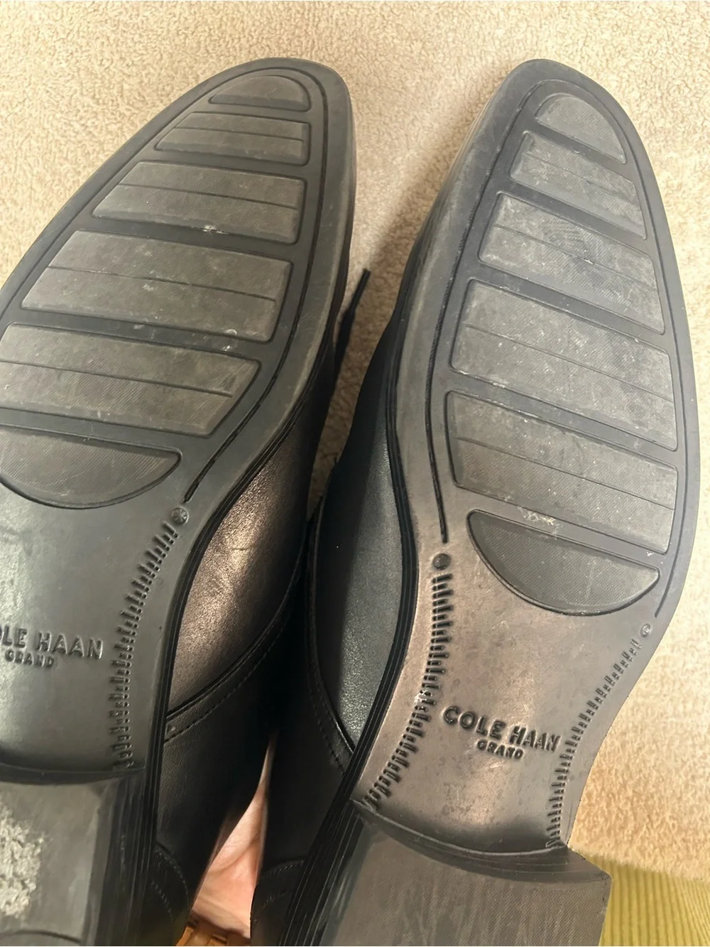 COLE HAAN HAWTHORNE smooth black leather  mens oxfords EUC size 10M little wear